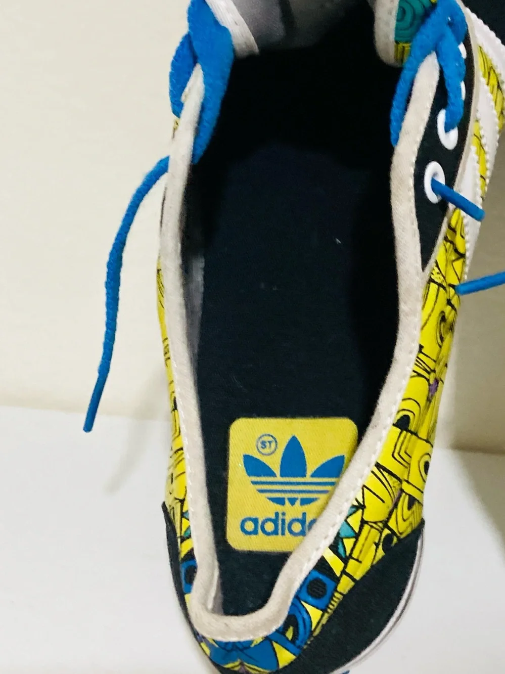 adidas Men’s Streetwear 11 1/2 Black & Blue Lace-Up Gently Used‎ Sneakers